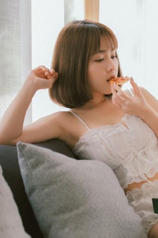 男生半夜摸女生下面